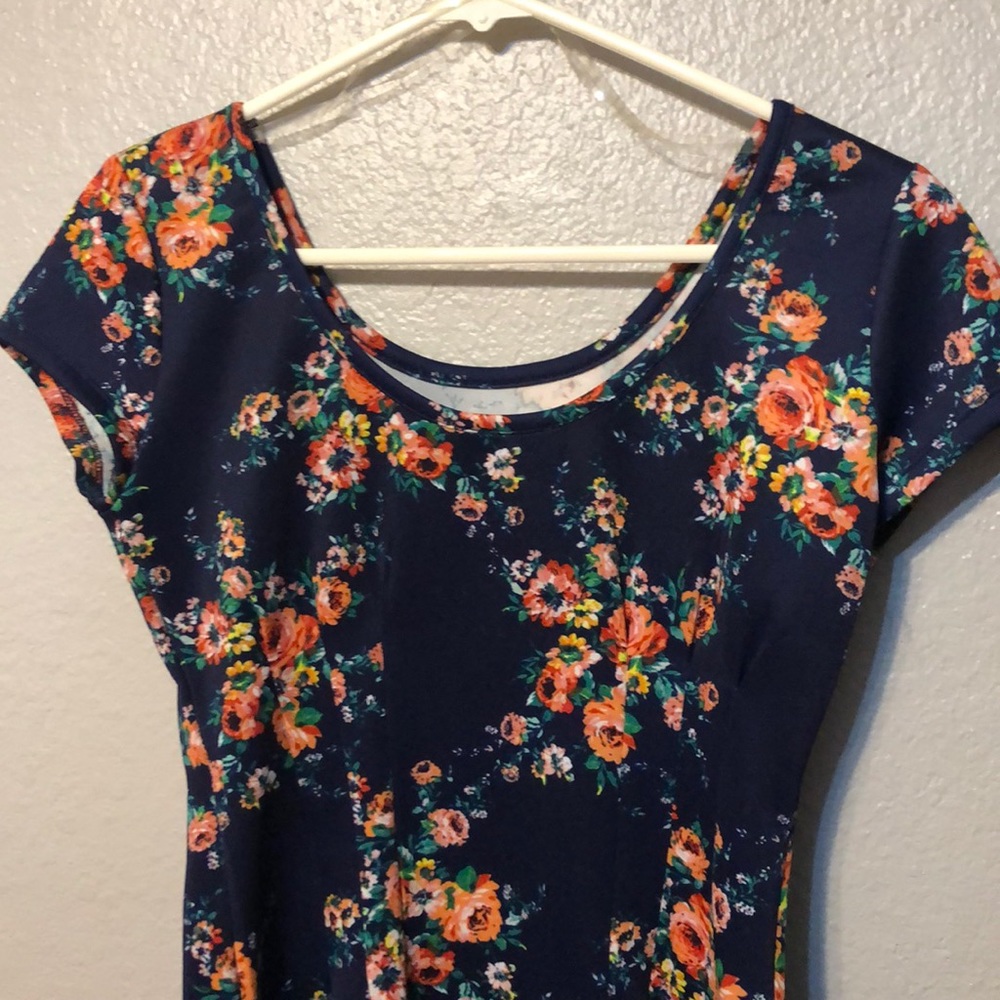 Florar skater dress body contouring